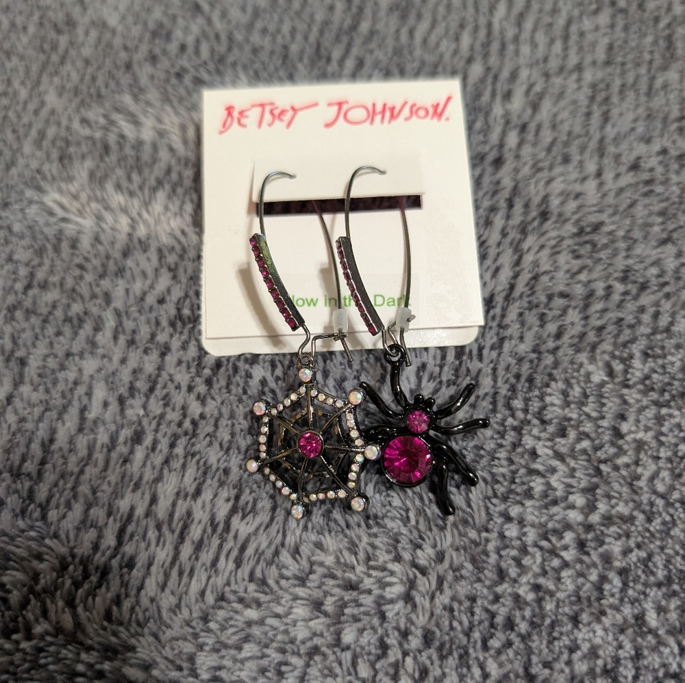 Betsey Johnson Fuchsia and Black Spider Earrings - Picture 2 of 3